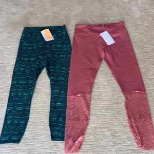 Lot of 5 Fabletics leggings- 2 NWT